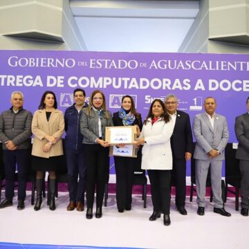 CON UNA INVERSIÓN HISTÓRICA DE 275 MILLONES DE PESOS, TERE JIMÉNEZ ENTREGA 43 MIL EQUIPOS DE CÓMPUTO PARA FORTALECER LA EDUCACIÓN EN AGUASCALIENTES