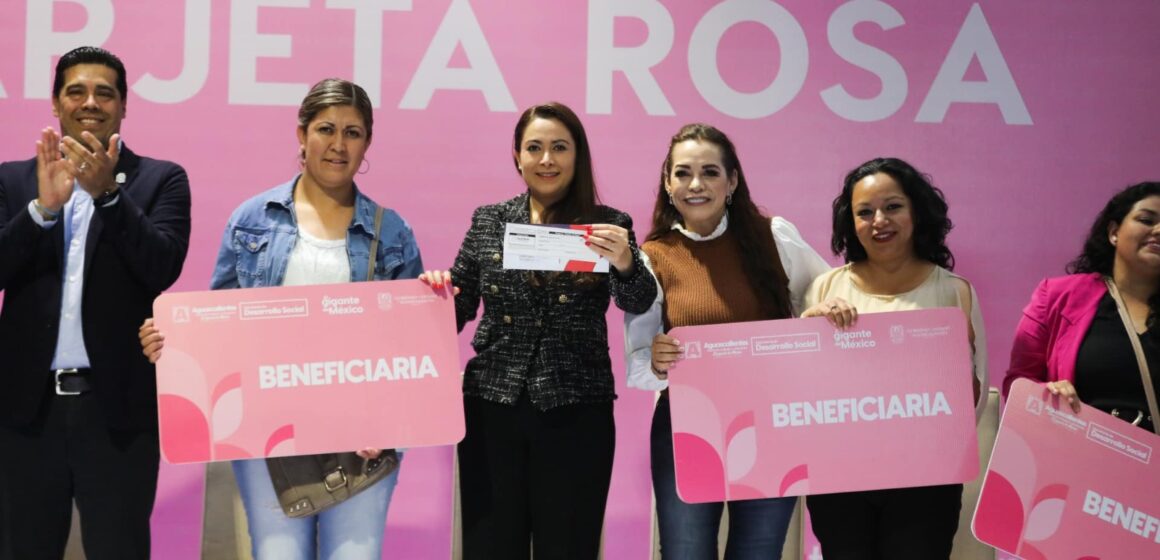 LANZA TERE JIMÉNEZ TARJETA ROSA EN APOYO A MUJERES QUE TRABAJAN POR SUS COMUNIDADES 