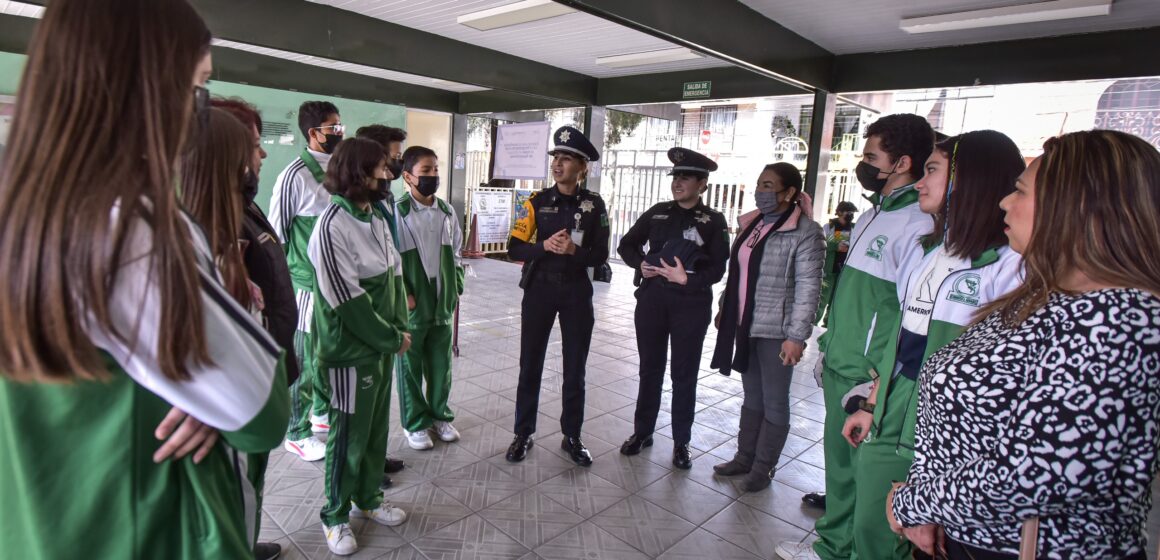 CON “ESCUELA CIBERSEGURA” PADRES DE FAMILIA Y ALUMNOS APRENDEN CÓMO NAVEGAR SEGUROS EN LA RED