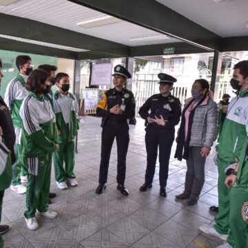 CON “ESCUELA CIBERSEGURA” PADRES DE FAMILIA Y ALUMNOS APRENDEN CÓMO NAVEGAR SEGUROS EN LA RED