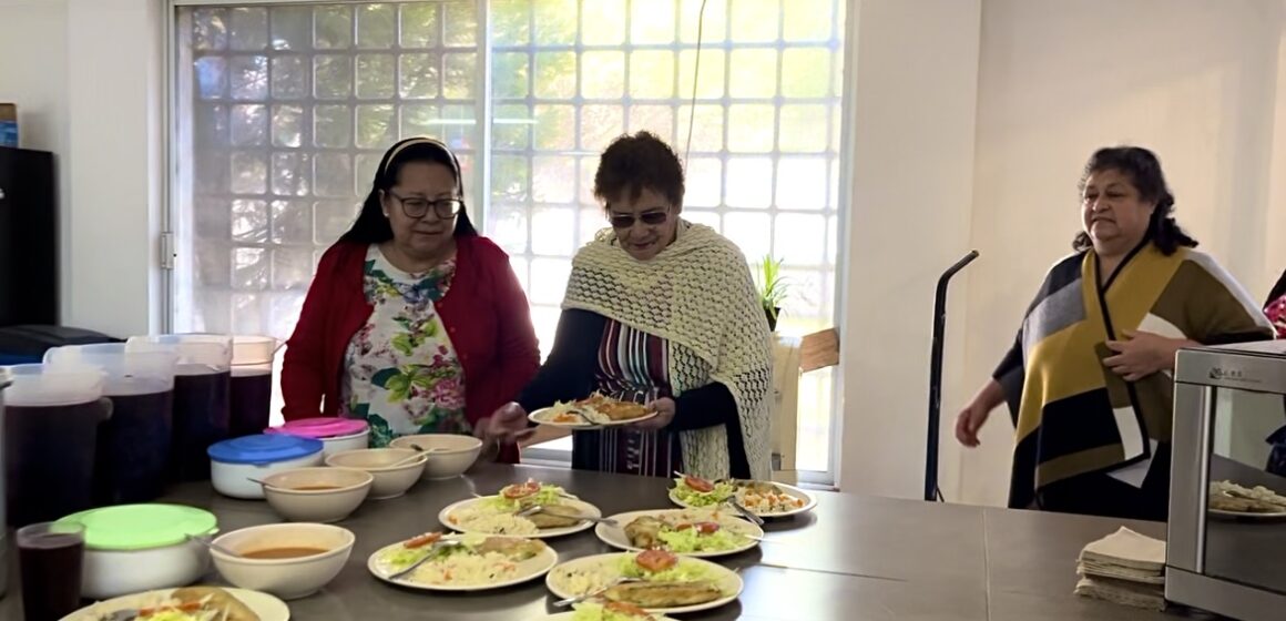 ABUELITOS SON ATENDIDOS CON ALIMENTOS NUTRITIVOS EN COMEDORES DEL ESTADO