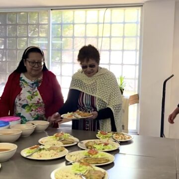 ABUELITOS SON ATENDIDOS CON ALIMENTOS NUTRITIVOS EN COMEDORES DEL ESTADO