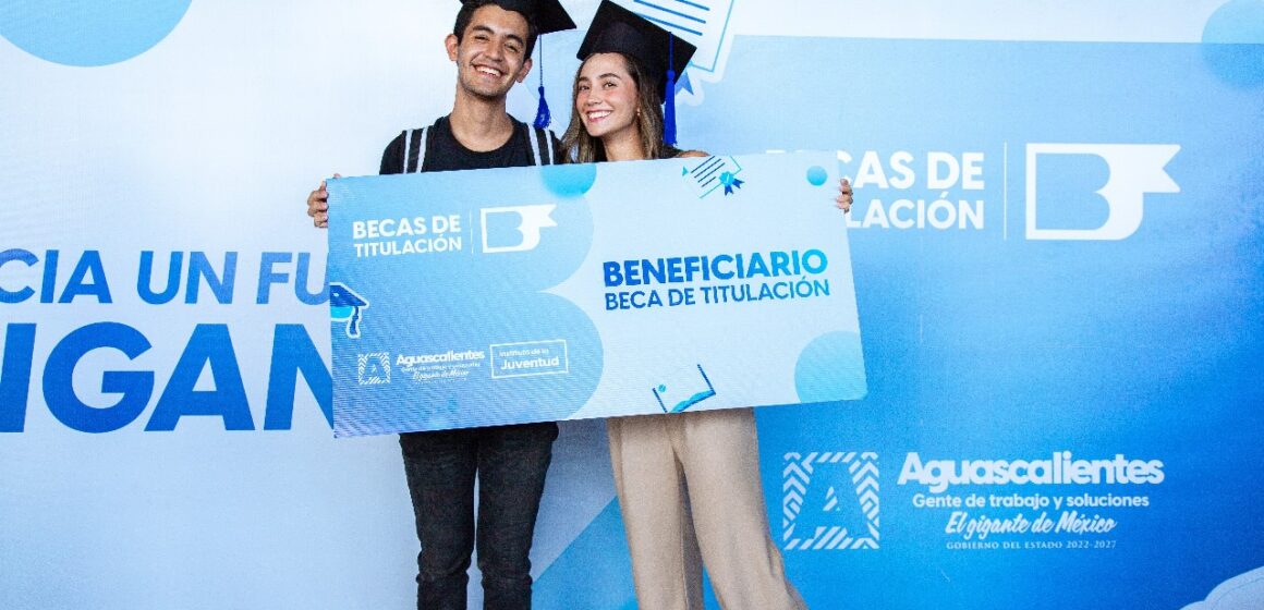 TERE JIMÉNEZ INVITA A JÓVENES A PARTICIPAR POR BECAS DE TITULACIÓN