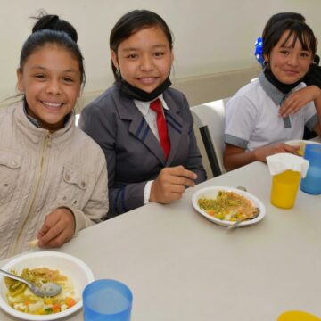 COMEDORES ESCOLARES PROMUEVEN UN MEJOR RENDIMIENTO DE LAS Y LOS ESTUDIANTES