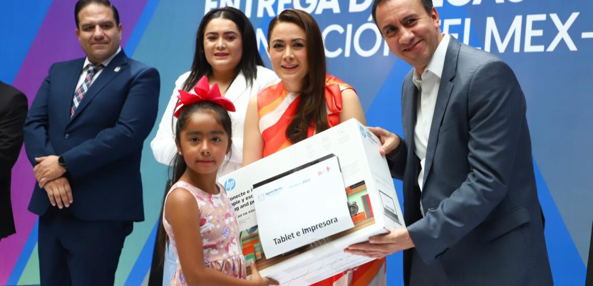 ENCABEZA TERE JIMÉNEZ ENTREGA DE BECAS Y APOYOS POR PARTE DE LA FUNDACIÓN TELMEX-TELCEL