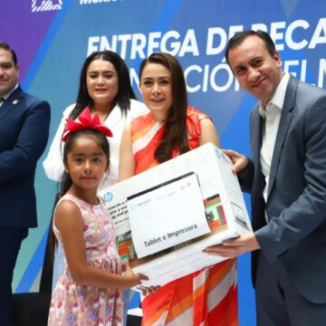 ENCABEZA TERE JIMÉNEZ ENTREGA DE BECAS Y APOYOS POR PARTE DE LA FUNDACIÓN TELMEX-TELCEL