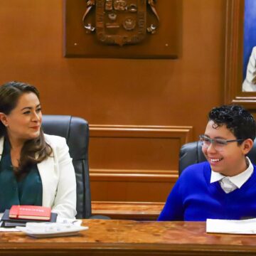 RECONOCE TERE JIMÉNEZ A NIÑAS Y NIÑOS GANADORES DE LOS CONCURSOS NACIONAL Y ESTATAL DE INGLÉS