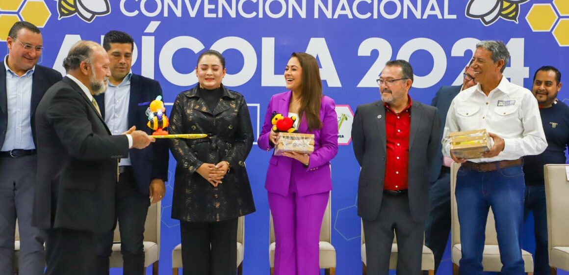 TERE JIMÉNEZ INAUGURA CONGRESO INTERNACIONAL DE APICULTURA