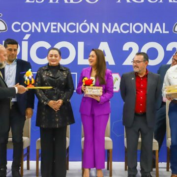 TERE JIMÉNEZ INAUGURA CONGRESO INTERNACIONAL DE APICULTURA