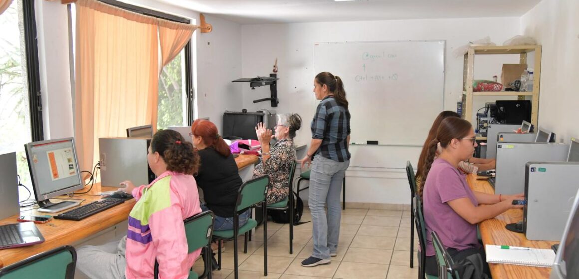 OFRECE DIF ESTATAL TALLERES PARA QUE MADRES JEFAS DE FAMILIA PUEDAN EMPRENDER SU PROPIO NEGOCIO