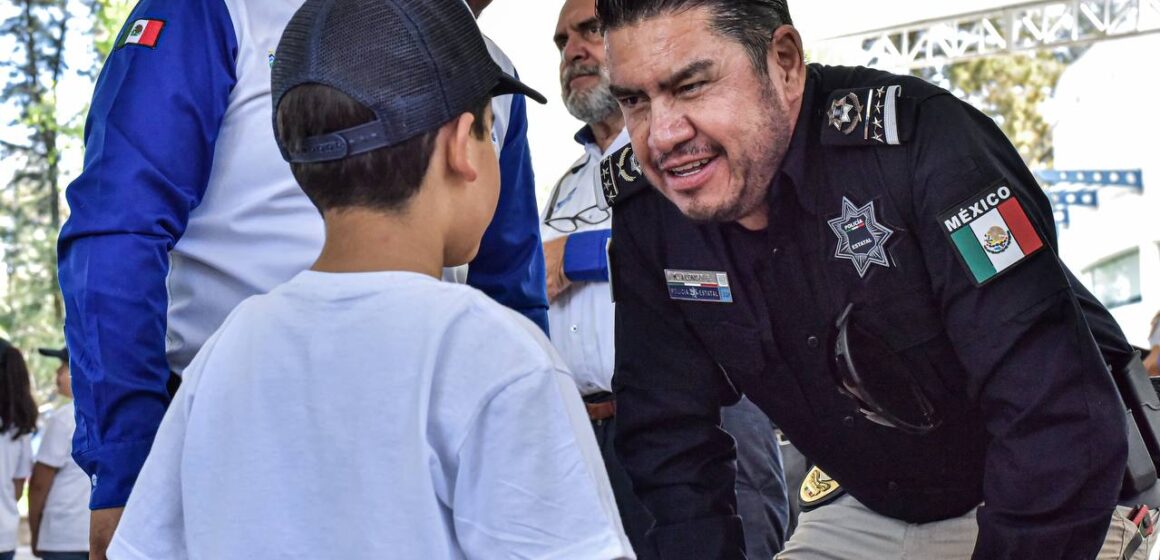 HIJAS E HIJOS DE POLICÍAS CONOCEN DE CERCA LA LABOR DE SEGURIDAD QUE REALIZAN SUS PADRES