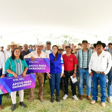 TERE JIMÉNEZ ENTREGÓ APOYOS A PRODUCTORES DEL CAMPO