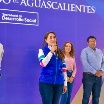 ARRANCA TERE JIMÉNEZ GIRA DE ENTREGA DE ÚTILES ESCOLARES POR TODO EL ESTADO