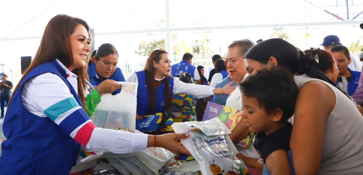 MÁS FAMILIAS SON BENEFICIADAS CON LA ENTREGA DE ÚTILES QUE REALIZA LA GOBERNADORA TERE JIMÉNEZ POR TODO EL ESTADO