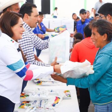 ENTREGA TERE JIMÉNEZ APOYOS ESCOLARES EN COSÍO, TEPEZALÁ Y PABELLÓN DE ARTEAGA