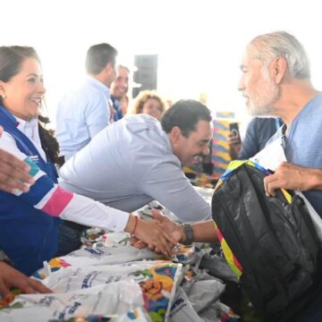 TERE JIMÉNEZ ENTREGA ÚTILES ESCOLARES, MOCHILAS, ZAPATOS Y TENIS A MÁS DE 8 MIL 500 FAMILIAS AL ORIENTE DE LA CIUDAD