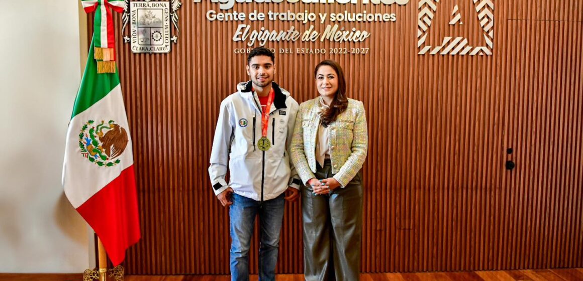 FELICITA TERE JIMÉNEZ AL AGUASCALENTENSE ROGELIO GUERRERO, PRIMER MEXICANO BICAMPEÓN EN LA OLIMPIADA INTERNACIONAL DE MATEMÁTICAS