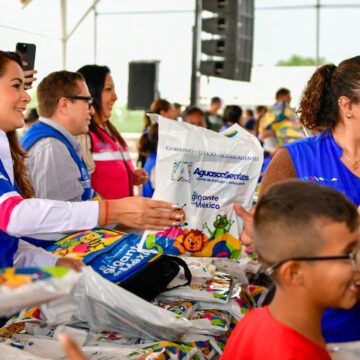 TERE JIMÉNEZ ENTREGA ÚTILES Y MOCHILAS A MÁS DE 10 MIL ESTUDIANTES