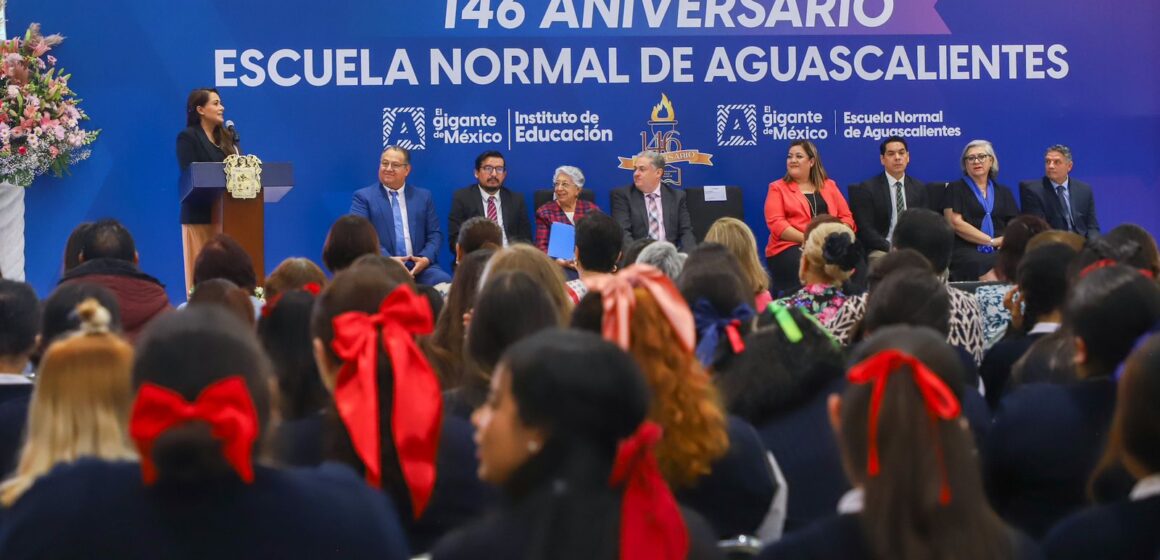 ENCABEZA TERE JIMÉNEZ LA CELEBRACIÓN DEL 146 ANIVERSARIO DE LA ESCUELA NORMAL DE AGUASCALIENTES