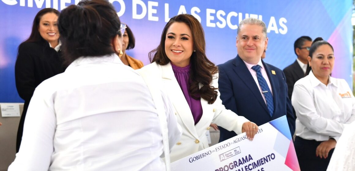 ENTREGA TERE JIMÉNEZ 50 MILLONES DE PESOS PARA MEJORAR ESCUELAS DE EDUCACIÓN BÁSICA