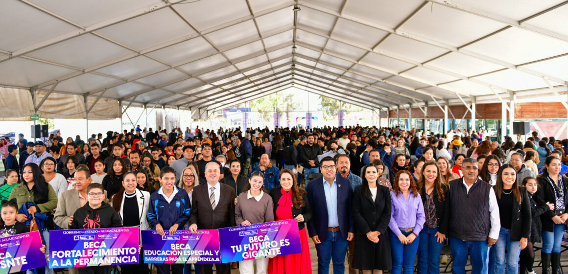 TERE JIMÉNEZ CONTINÚA LA ENTREGA DE BECAS, AHORA EN JESÚS MARÍA