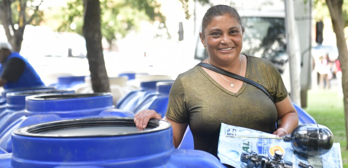 GOBIERNO DEL ESTADO APOYA CON CALENTADORES SOLARES, CISTERNAS, PISOS Y TECHOS FIRMES, SIN COSTO