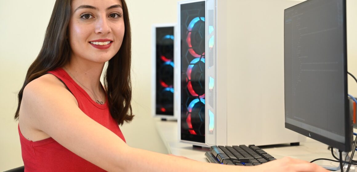 INVITAN A ALUMNOS Y DOCENTES A PARTICIPAR EN CURSOS GRATUITOS DE PROGRAMACIÓN