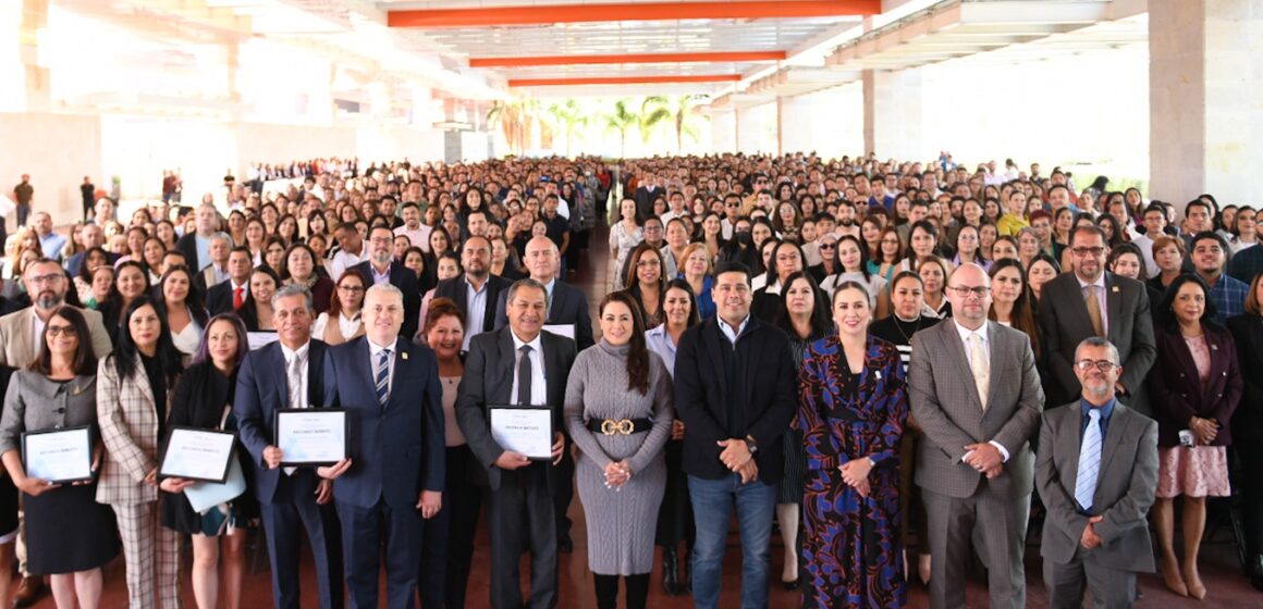 TERE JIMÉNEZ ENTREGA 621 NUEVAS PLAZAS A DOCENTES Y REFUERZA SU COMPROMISO CON LA EDUCACIÓN