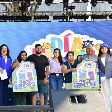 ACOMPAÑADA DE MÁS DE 50 MIL PERSONAS, CELEBRA TERE JIMÉNEZ EL DÍA DE LA FAMILIA; SE RIFARON CASAS Y SE PRESENTÓ GRUPO PESADO