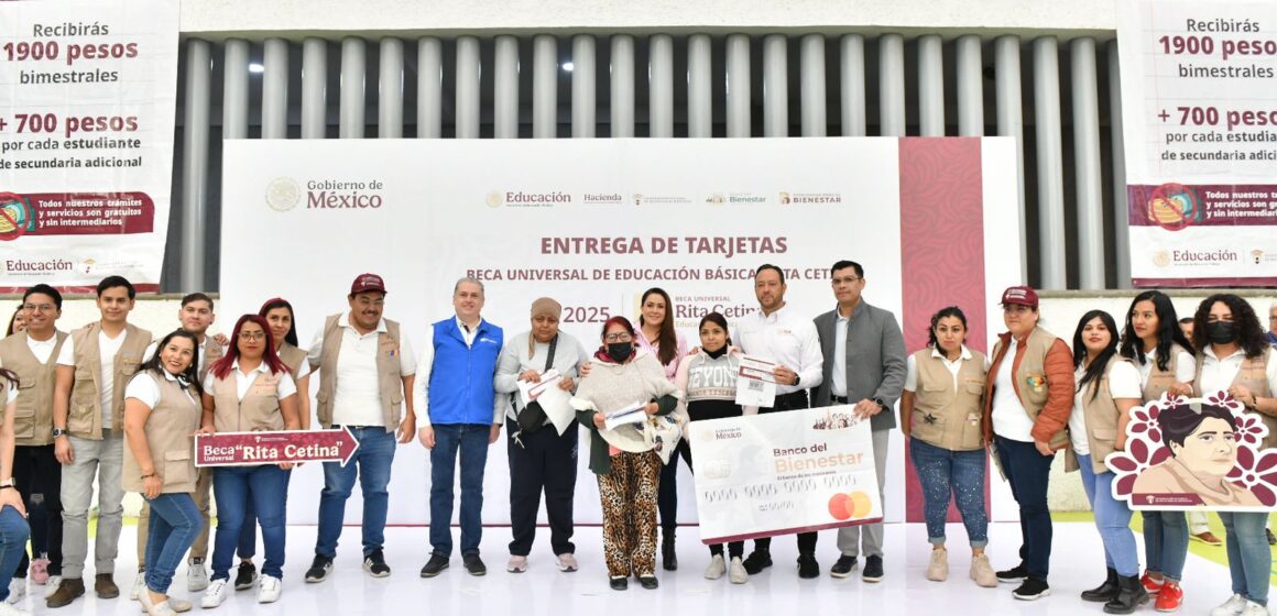 EN COORDINACIÓN CON EL GOBIERNO DE MÉXICO, TERE JIMÉNEZ ENTREGA BECAS A ESTUDIANTES DE SECUNDARIA PARA FORTALECER LA EDUCACIÓN