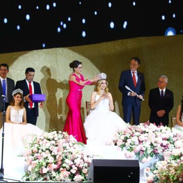 ENCABEZA TERE JIMÉNEZ LA CORONACIÓN DE DANIELA I, REINA DE LA FERIA NACIONAL DE SAN MARCOS 2025