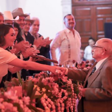 TERE JIMÉNEZ RECONOCE A LO MEJOR DE LA GANADERÍA DE AGUASCALIENTES CON LA ENTREGA DEL MÉRITO GANADERO E INAUGURA EL CONGRESO CHAROLAIS CHARBRAY