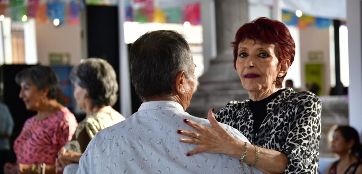 ADULTOS MAYORES TIENEN UN LUGAR PARA CONVIVIR Y DIVERTIRSE EN LA FERIA NACIONAL DE SAN MARCOS