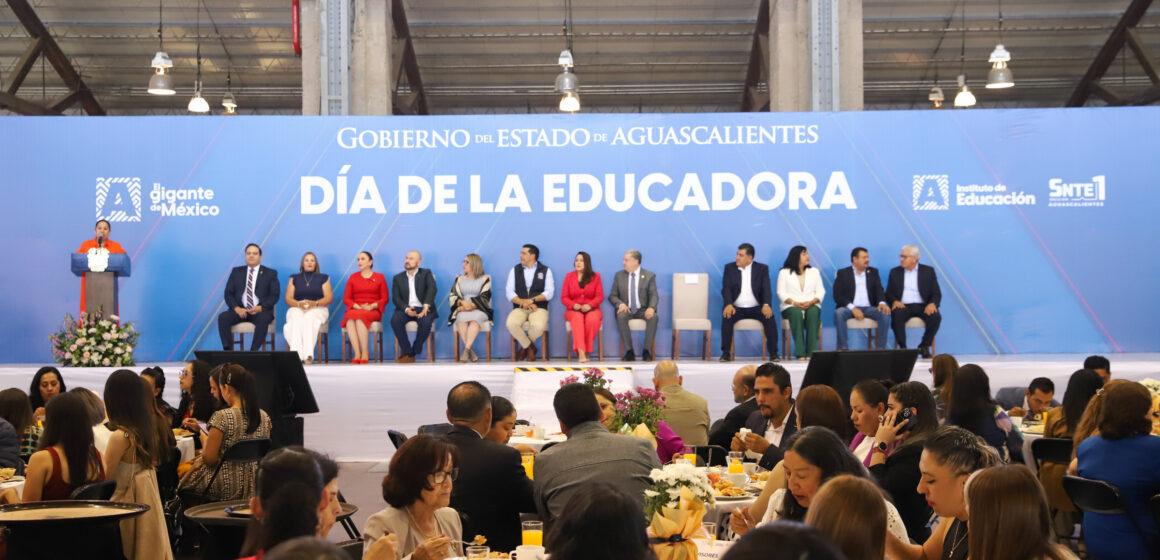 RECONOCE TERE JIMÉNEZ LA IMPORTANTE LABOR DE LAS EDUCADORAS DE AGUASCALIENTES