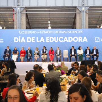 RECONOCE TERE JIMÉNEZ LA IMPORTANTE LABOR DE LAS EDUCADORAS DE AGUASCALIENTES