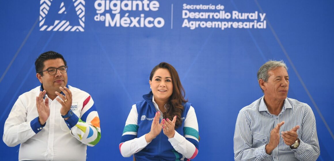IMPULSA TERE JIMÉNEZ LA PRODUCTIVIDAD AGRÍCOLA CON LA ENTREGA DE SEMILLA MEJORADA DE MAÍZ