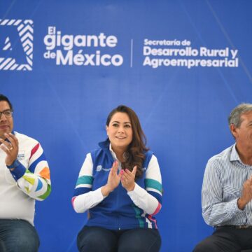 IMPULSA TERE JIMÉNEZ LA PRODUCTIVIDAD AGRÍCOLA CON LA ENTREGA DE SEMILLA MEJORADA DE MAÍZ