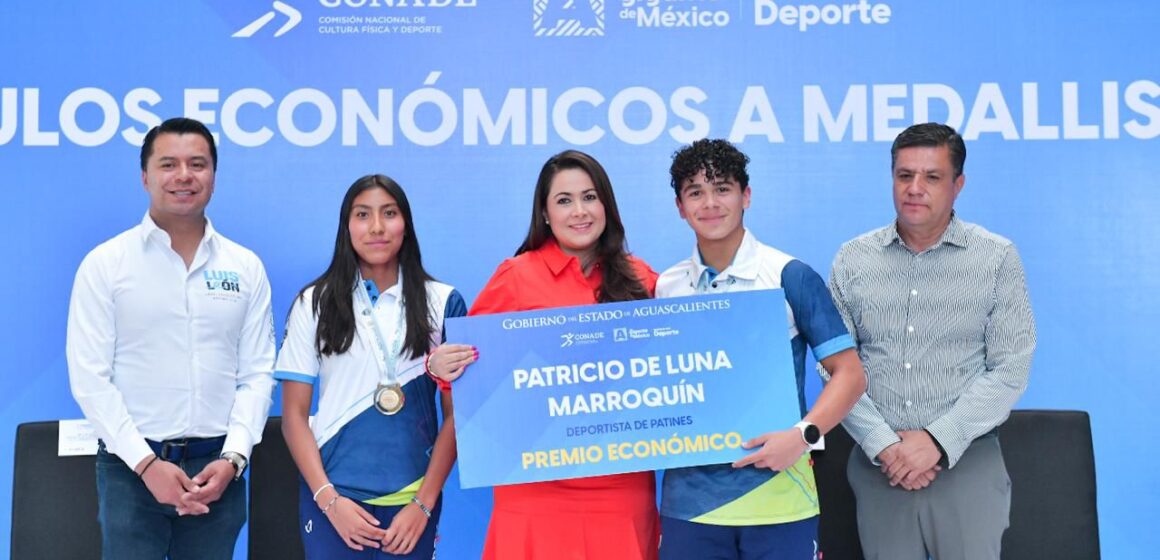 EN RECONOCIMIENTO A SU ESFUERZO, TERE JIMÉNEZ ENTREGA ESTÍMULOS ECONÓMICOS A 232 MEDALLISTAS