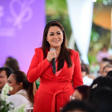 TERE JIMÉNEZ FESTEJA DÍA DE LAS MADRES CON VOLUNTARIAS DEL DIF ESTATAL; RECONOCE SU LABOR