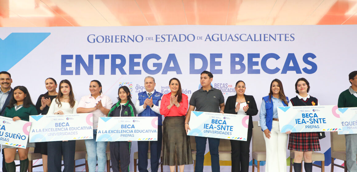 TERE JIMÉNEZ INICIA ENTREGA DE BECAS EN TODO EL ESTADO