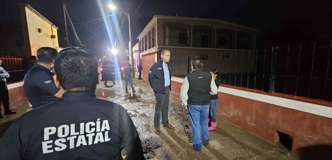 ATIENDEN CUERPOS DE EMERGENCIA DESBORDAMIENTO DE ARROYO EN ASIENTOS; NO SE REPORTAN PERSONAS LESIONADAS