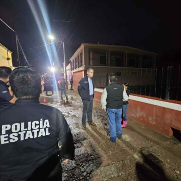 ATIENDEN CUERPOS DE EMERGENCIA DESBORDAMIENTO DE ARROYO EN ASIENTOS; NO SE REPORTAN PERSONAS LESIONADAS