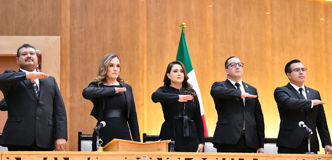 ASISTE TERE JIMÉNEZ A LA TOMA DE PROTESTA DE NUEVOS JUECES Y MAGISTRADOS DEL PODER JUDICIAL DEL ESTADO DE AGUASCALIENTES