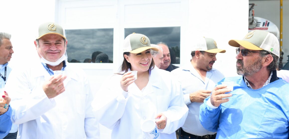 TERE JIMÉNEZ INAUGURA PLANTA DE ALILECHE EN PABELLÓN DE ARTEAGA