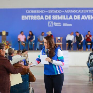 APOYA TERE JIMÉNEZ CON SEMILLA DE AVENA A 2 MIL PRODUCTORES