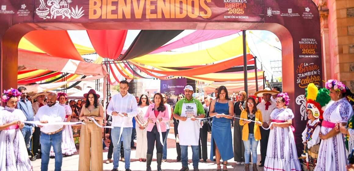INAUGURA TERE JIMÉNEZ EL FESTIVAL NACIONAL DE LA BIRRIA 2025 EN RINCÓN DE ROMOS