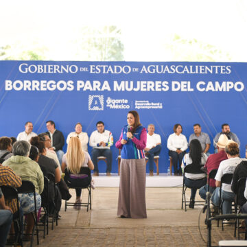 TERE JIMÉNEZ IMPULSA EL EMPRENDIMIENTO DE MUJERES DEL CAMPO CON ENTREGA DE BORREGOS