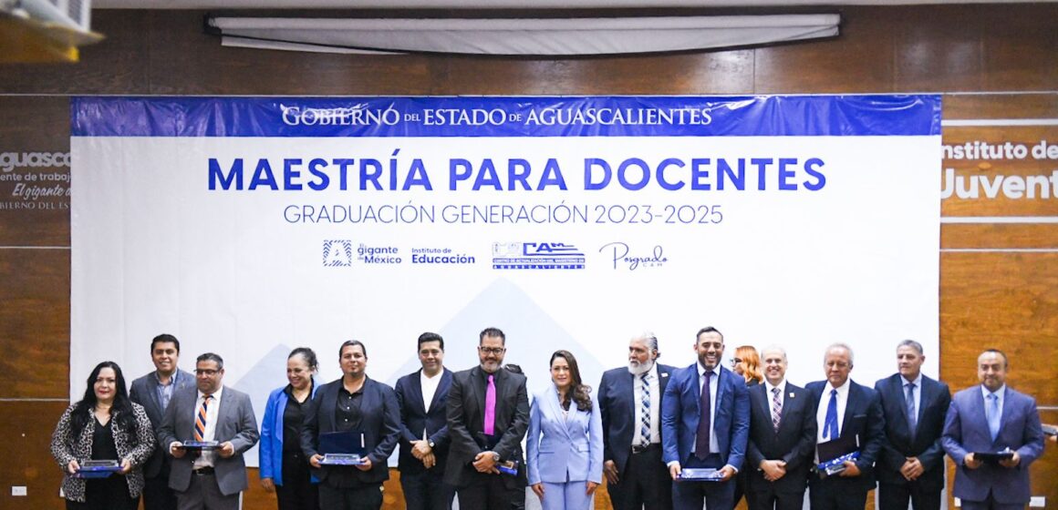TERE JIMÉNEZ CELEBRA LA GRADUACIÓN DE MAESTRAS Y MAESTROS COMPROMETIDOS CON UNA MEJOR EDUCACIÓN