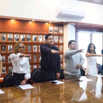 TOMA LEO MONTAÑEZ PROTESTA A INTEGRANTES DEL CONSEJO MUNICIPAL DE LA JUVENTUD DE AGUASCALIENTES