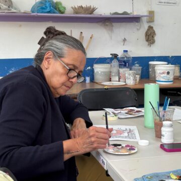 LA ESTANCIA DE DÍA OLIVARES SANTANA INVITA A ADULTOS MAYORES A SUS CLASES GRATUITAS DE PINTURA